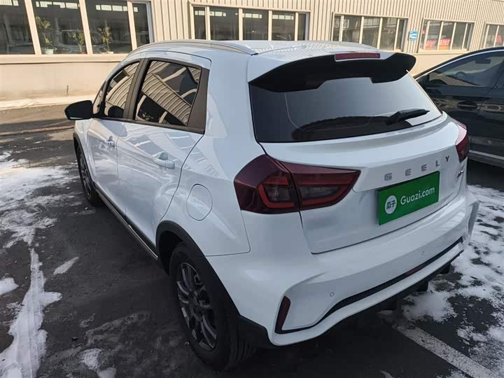 Фото 5 - Geely Vision X3