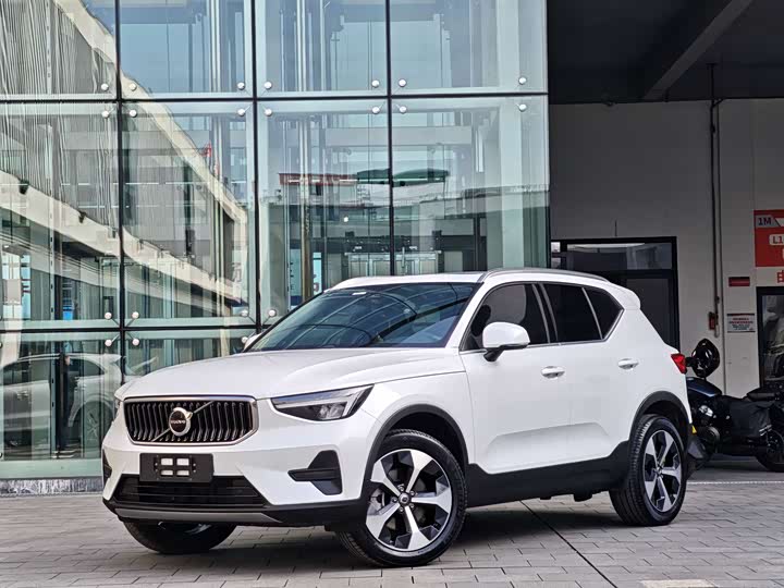 Фото 1 - Volvo XC40