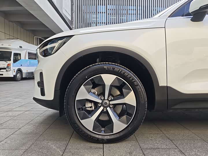 Фото 7 - Volvo XC40