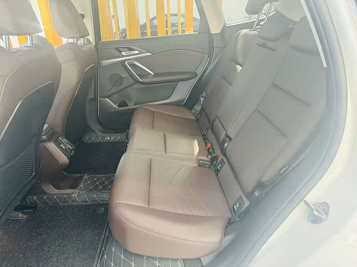 Фото 8 - BMW iX1