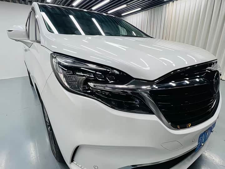 Фото 6 - Buick GL8 ES