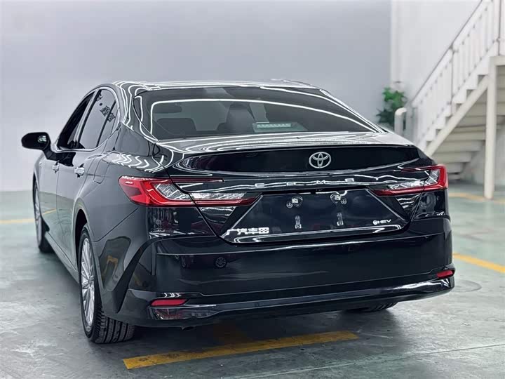 Фото 7 - Toyota Camry