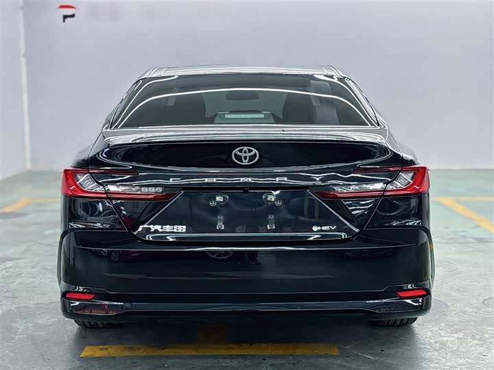 Фото 8 - Toyota Camry