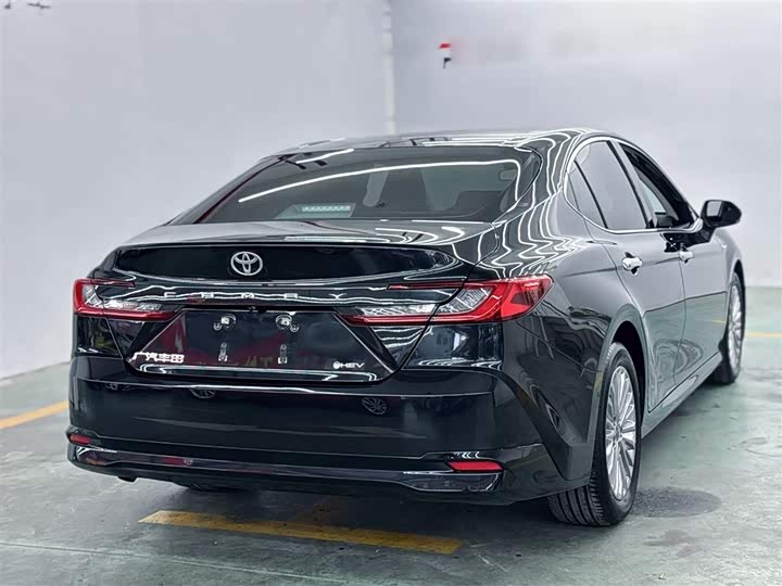 Фото 9 - Toyota Camry