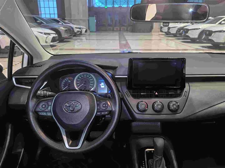 Фото 8 - Toyota Corolla