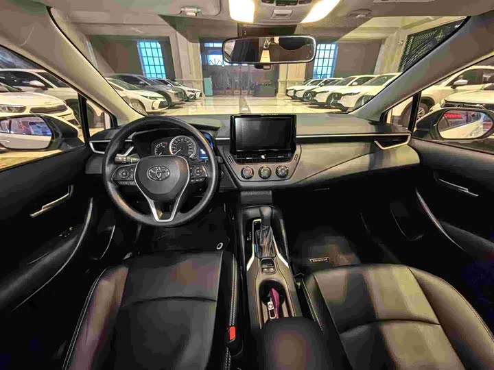 Фото 9 - Toyota Corolla