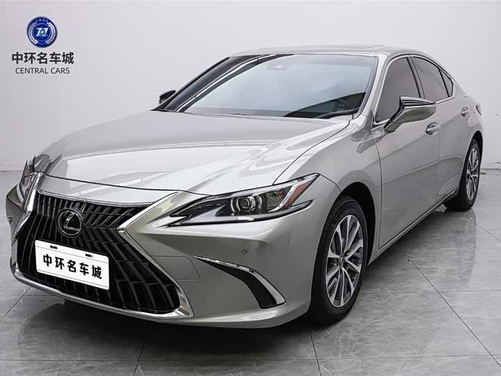 Фото 1 - Lexus ES