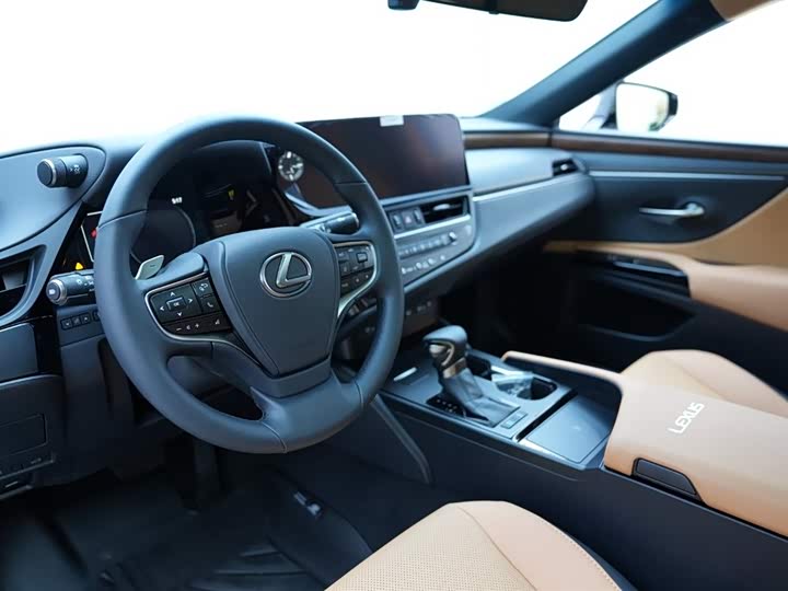 Фото 6 - Lexus ES