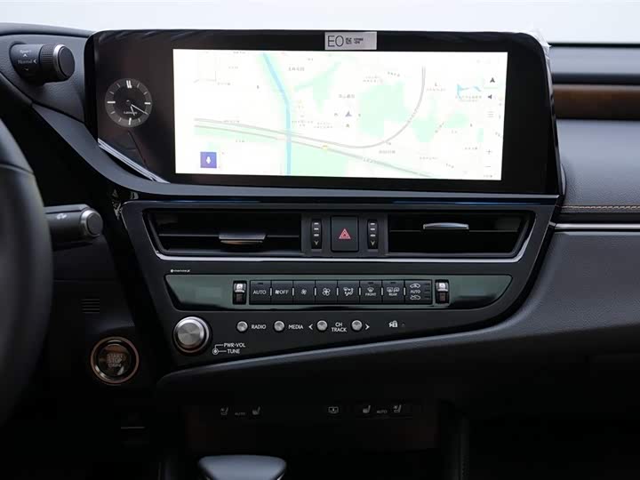 Фото 9 - Lexus ES