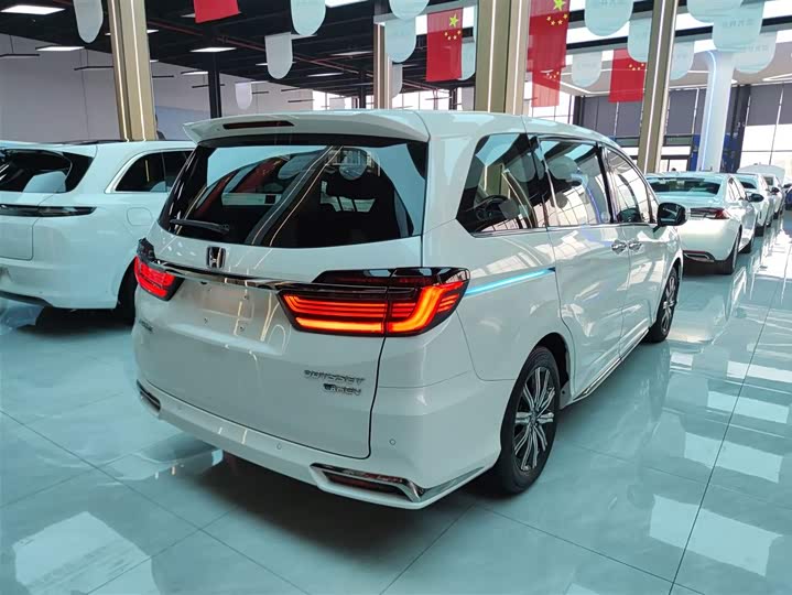 Фото 7 - Honda Odyssey