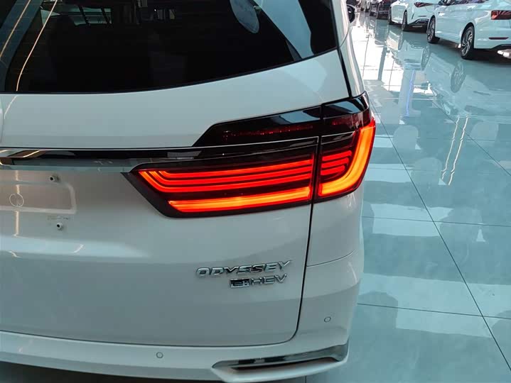 Фото 8 - Honda Odyssey