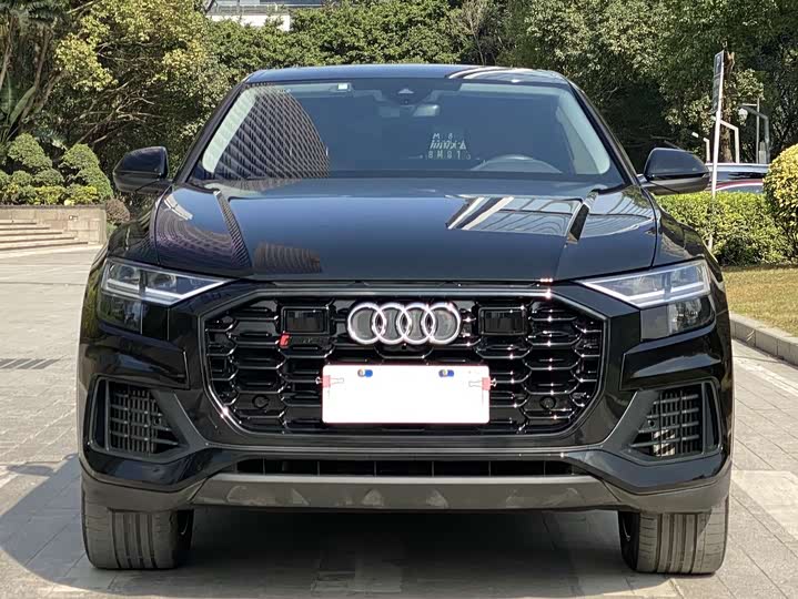 Фото 3 - Audi Q8