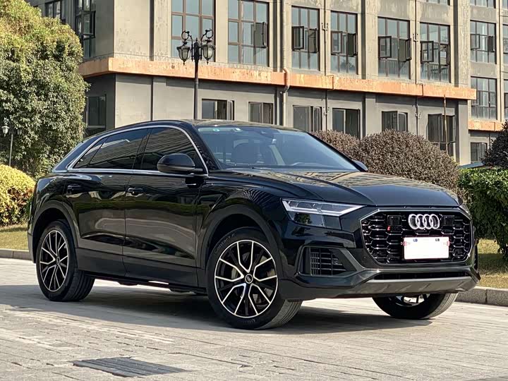 Фото 5 - Audi Q8