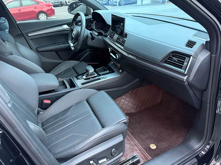 Фото 9 - Audi Q5L