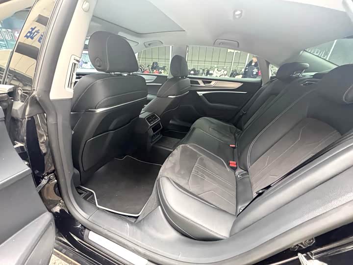 Фото 4 - Audi A7L