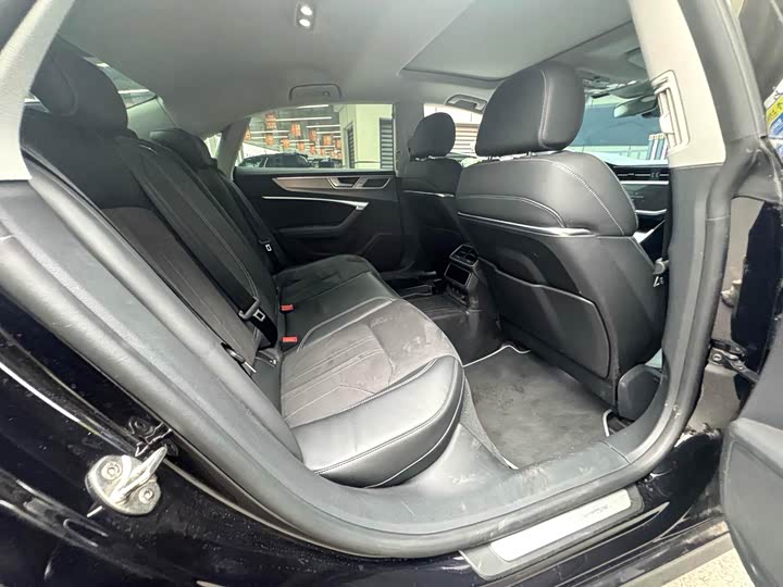 Фото 6 - Audi A7L