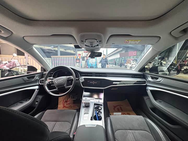 Фото 7 - Audi A7L