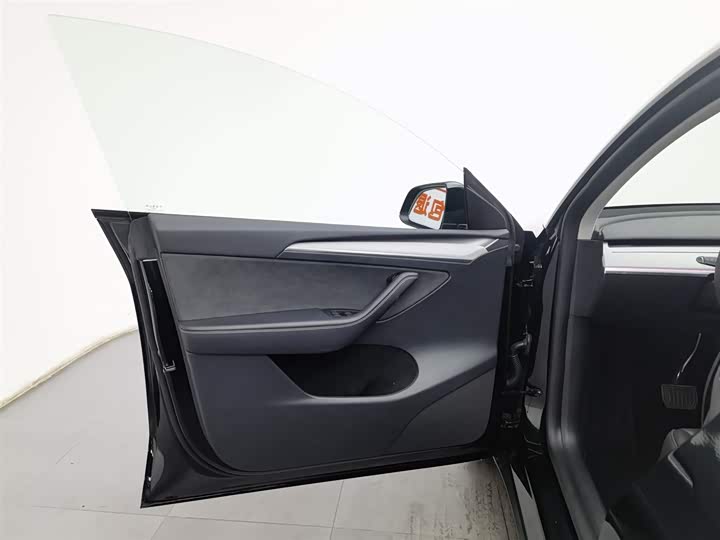 Фото 8 - Tesla Model Y