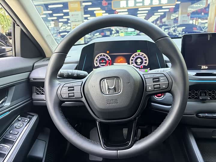 Фото 4 - Honda Accord