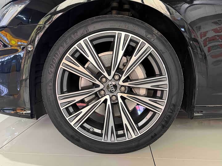 Фото 8 - Audi A6L