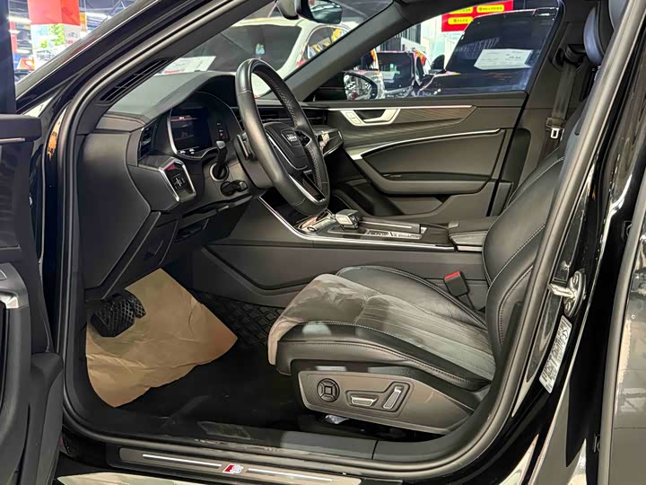 Фото 9 - Audi A6L