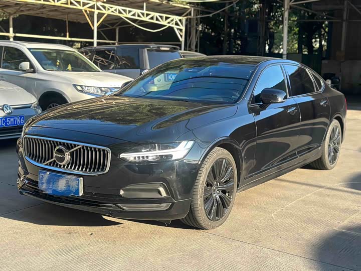Фото 1 - Volvo S90