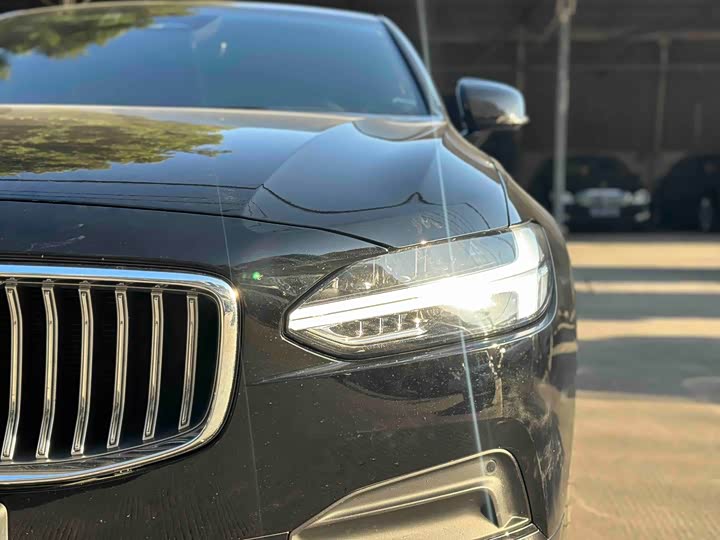 Фото 4 - Volvo S90