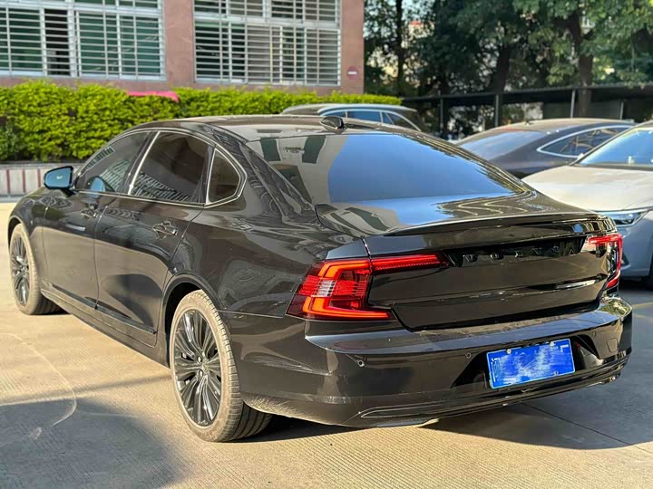 Фото 7 - Volvo S90