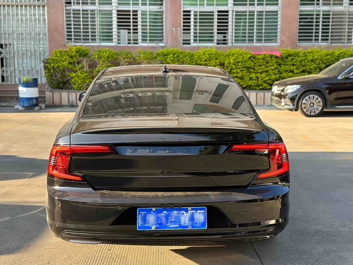 Фото 8 - Volvo S90