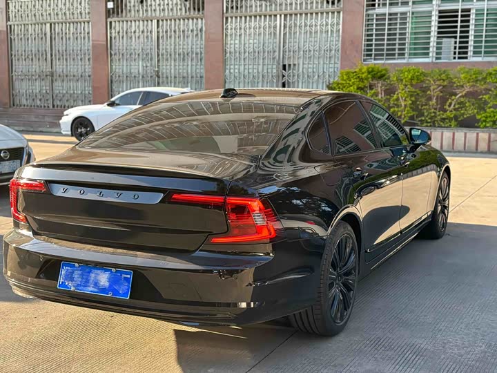 Фото 9 - Volvo S90