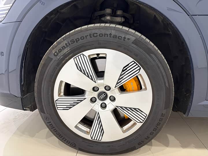 Фото 8 - Audi e-tron