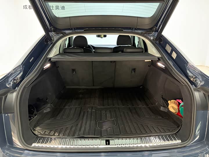 Фото 9 - Audi e-tron