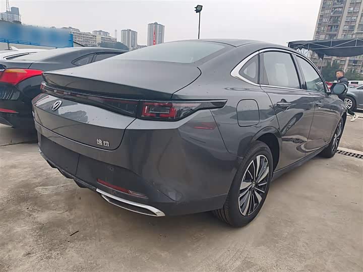 Фото 7 - Changan Eado EV