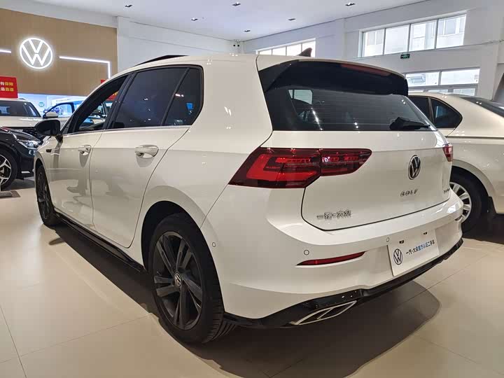 Фото 3 - Volkswagen Golf