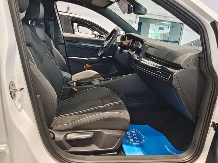 Фото 8 - Volkswagen Golf