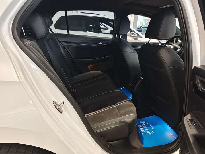 Фото 9 - Volkswagen Golf