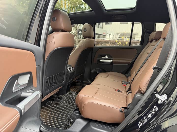 Фото 9 - Mercedes-Benz GLB-Class