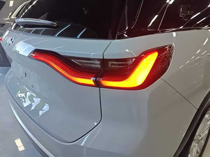 Фото 8 - Nio ES8