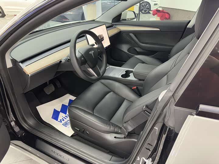 Фото 5 - Tesla Model 3