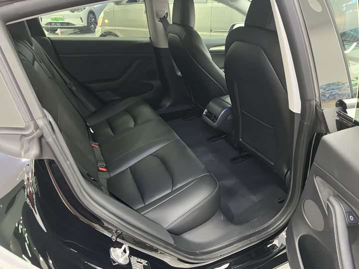 Фото 8 - Tesla Model 3