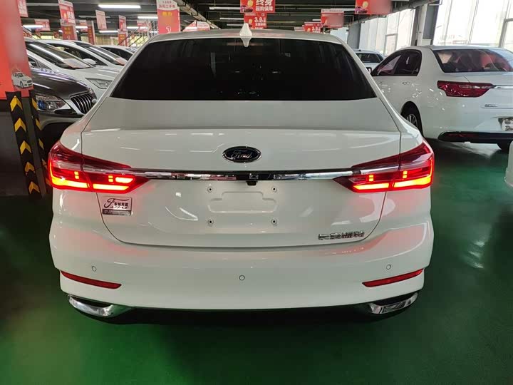 Фото 6 - Ford Escort