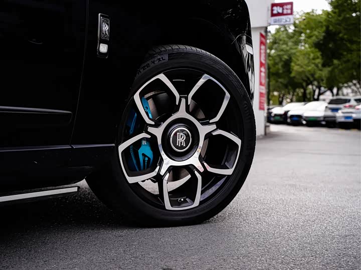 Фото 6 - Rolls-Royce Cullinan