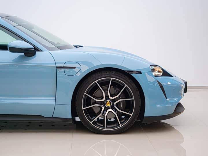 Фото 9 - Porsche Taycan