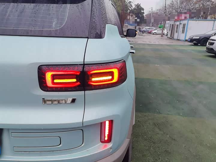 Фото 8 - Geely Icon