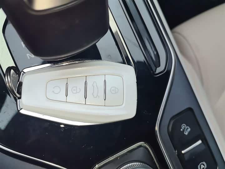 Фото 9 - Geely Icon