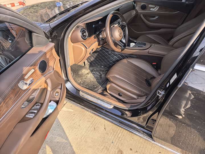 Фото 3 - Mercedes-Benz E-Class