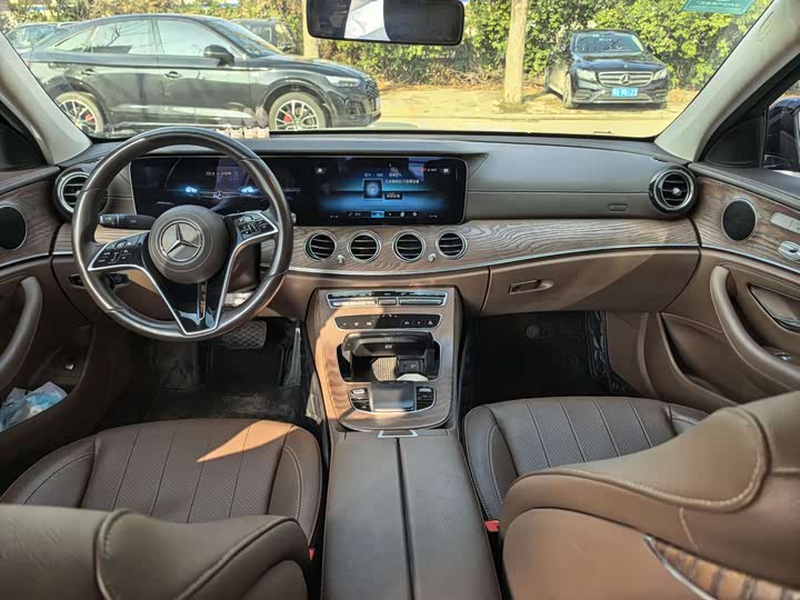 Фото 7 - Mercedes-Benz E-Class