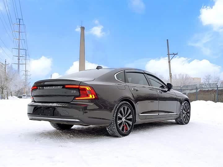 Фото 4 - Volvo S90