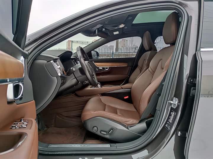 Фото 7 - Volvo S90