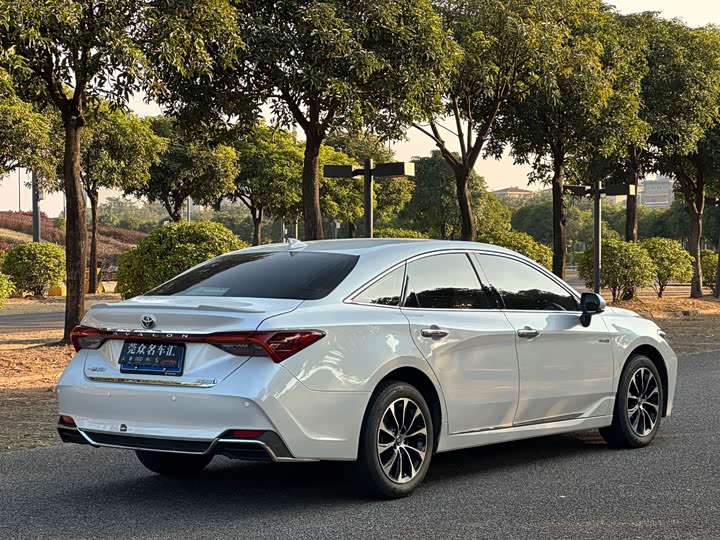 Фото 5 - Toyota Avalon